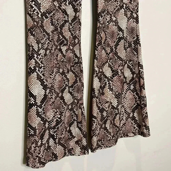 No Boundaries Snake Print Wide Leg Pants - Picture 6 of 10